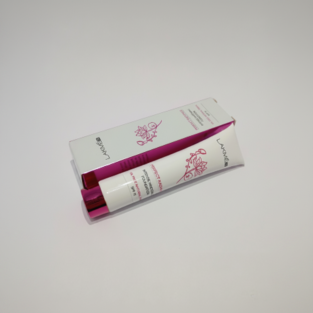 LAKMÉ Perfect Radiance Intense Whitening Foundation SPF 11 oil free natural finish
